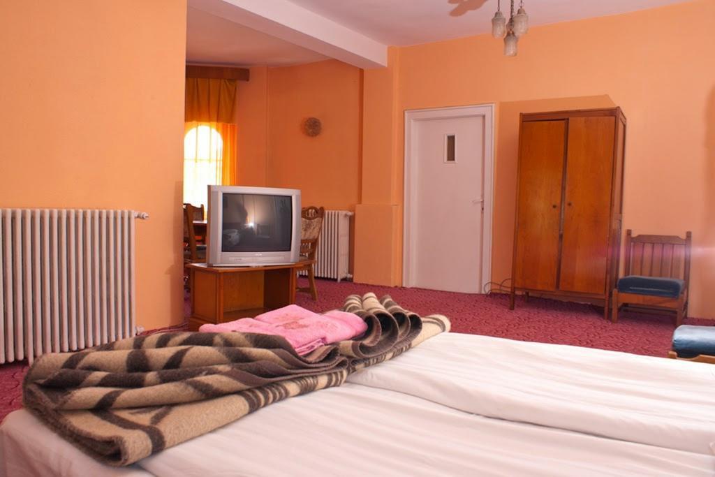 Hotel Cerna Бэиле-Еркулане Номер фото